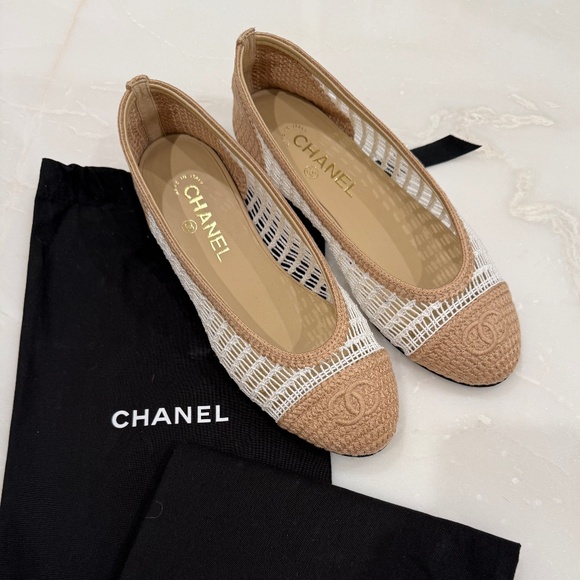 Chanel White and Beige Raffia Flats Size 38 - Picture 3 of 8